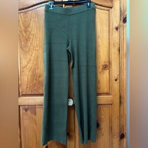 Size M stretchy knit athleisure pants